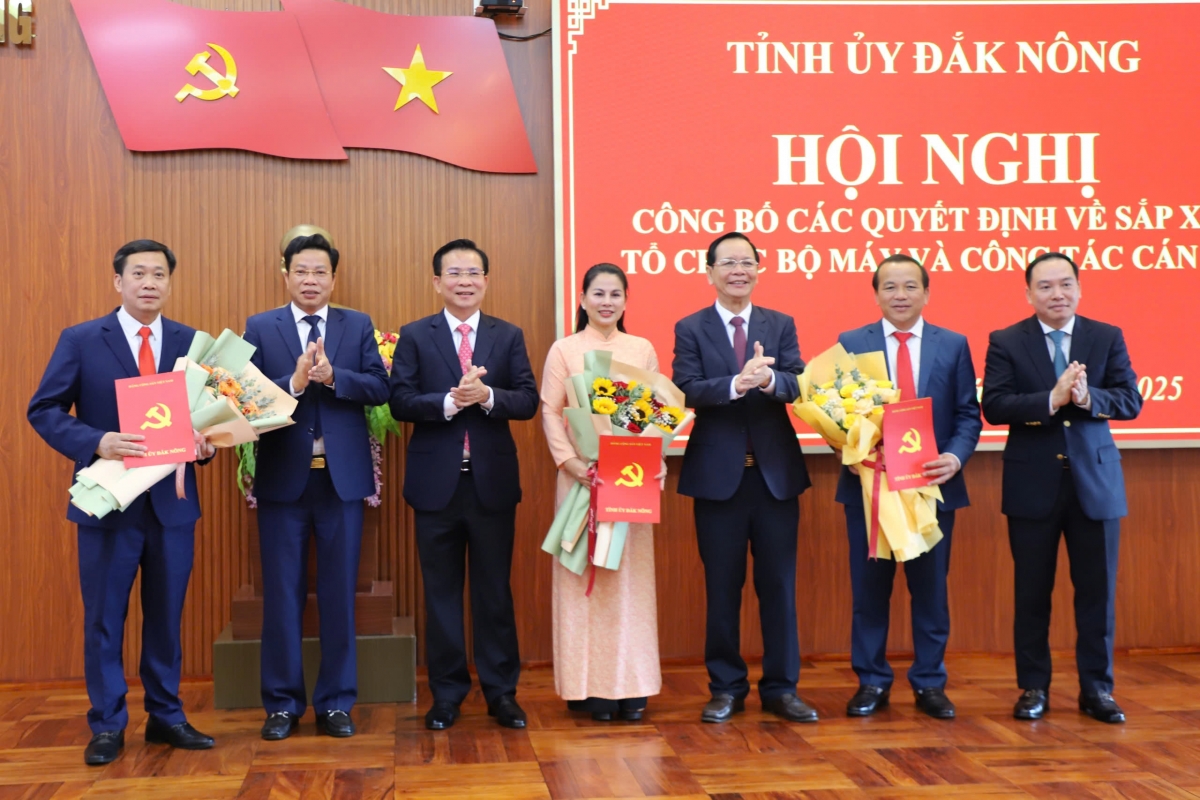 Đắk nông công bố một loạt quyết định về sắp xếp, tinh gọn bộ máy hình ảnh 2 Dak nong cong bo mot loat quyet dinh ve sap xep, tinh gon bo may hinh anh 2
