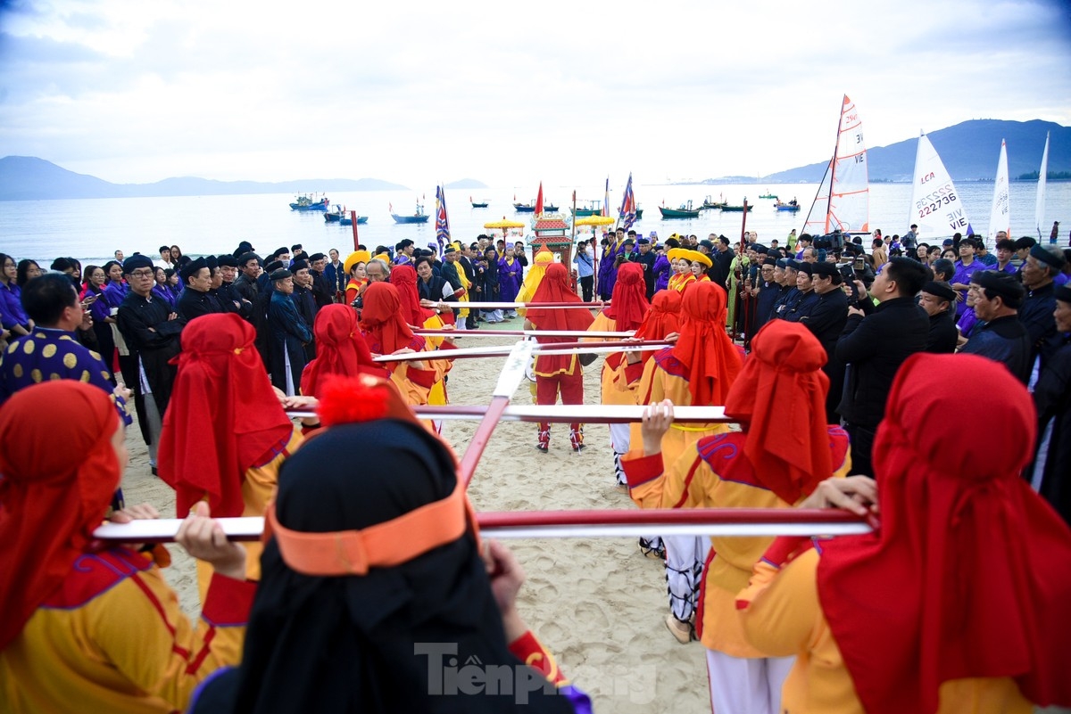 annual festival opens in da nang to pray for good harvest of fish picture 2