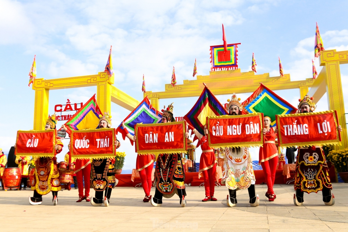 annual festival opens in da nang to pray for good harvest of fish picture 3