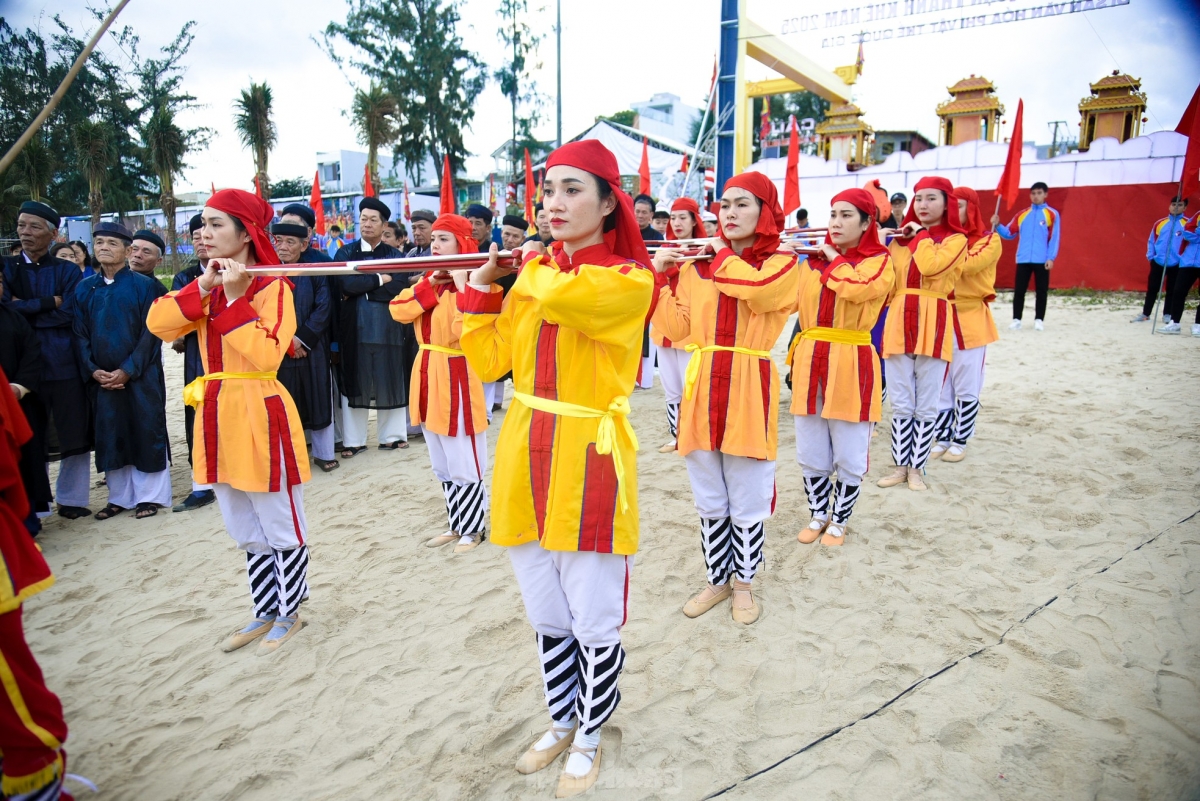 annual festival opens in da nang to pray for good harvest of fish picture 4