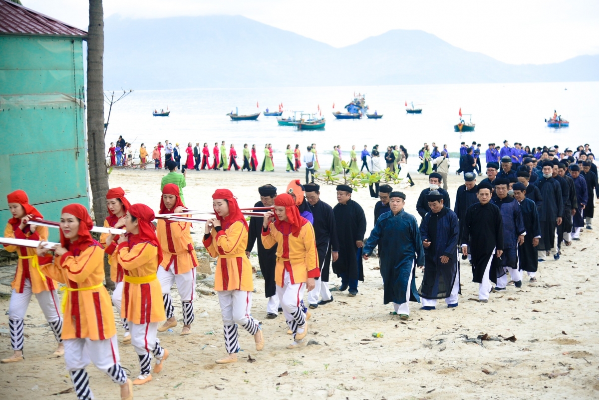 annual festival opens in da nang to pray for good harvest of fish picture 5