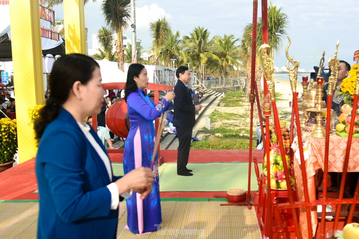 annual festival opens in da nang to pray for good harvest of fish picture 6