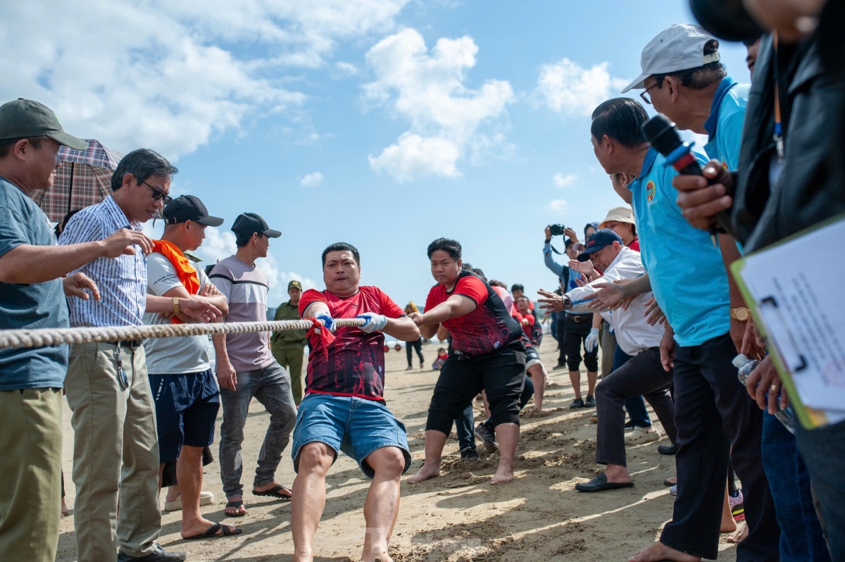 annual festival opens in da nang to pray for good harvest of fish picture 9