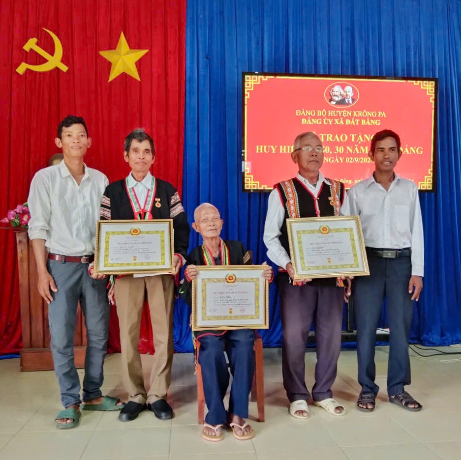 tự hào ngôi làng mang tên một Đảng viên lão thành ở gia lai hình ảnh 4 tu hao ngoi lang mang ten mot Dang vien lao thanh o gia lai hinh anh 4