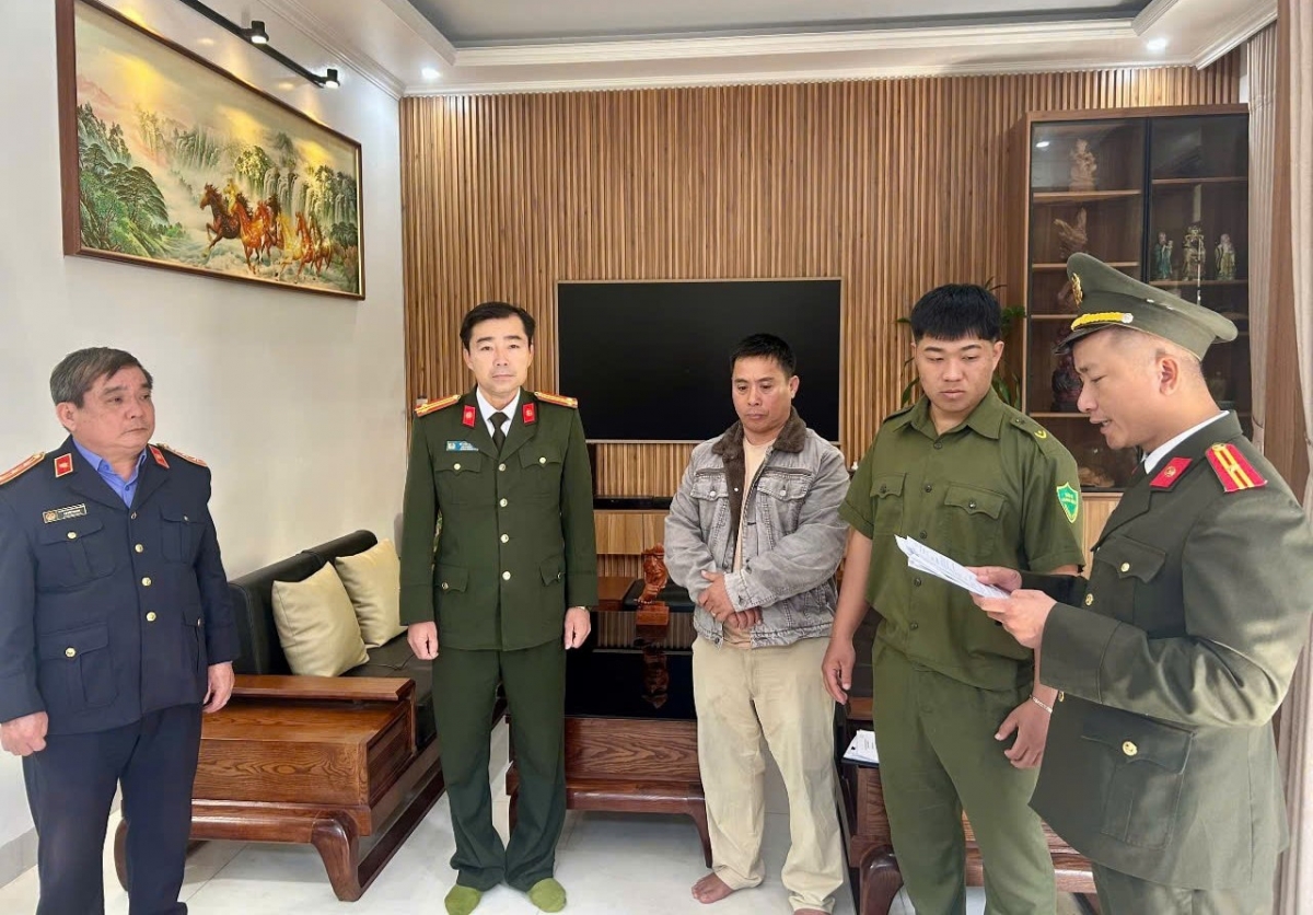 khởi tố người đàn ông bán bằng lái xe máy giả hình ảnh 1 khoi to nguoi dan ong ban bang lai xe may gia hinh anh 1