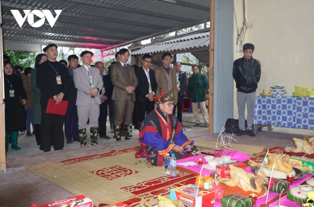 festival in bac kan draws crowds praying for a peaceful year picture 1