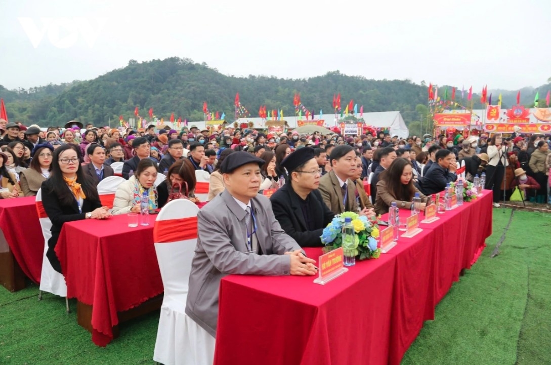 festival in bac kan draws crowds praying for a peaceful year picture 6