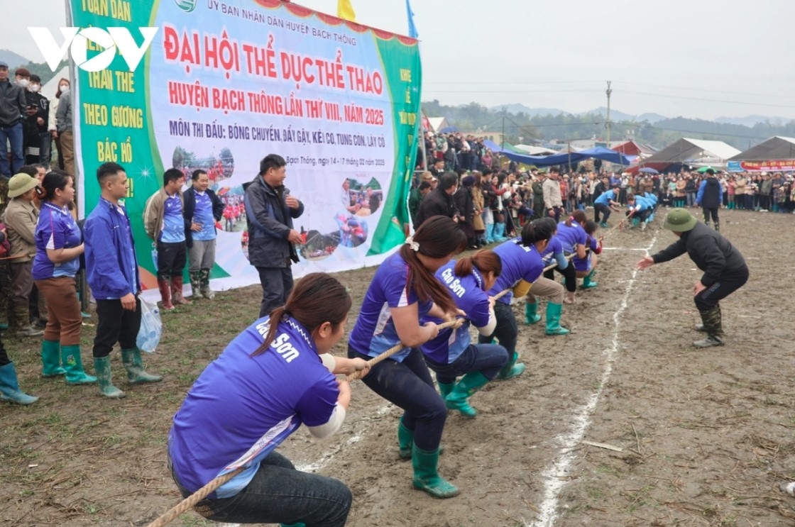 festival in bac kan draws crowds praying for a peaceful year picture 7