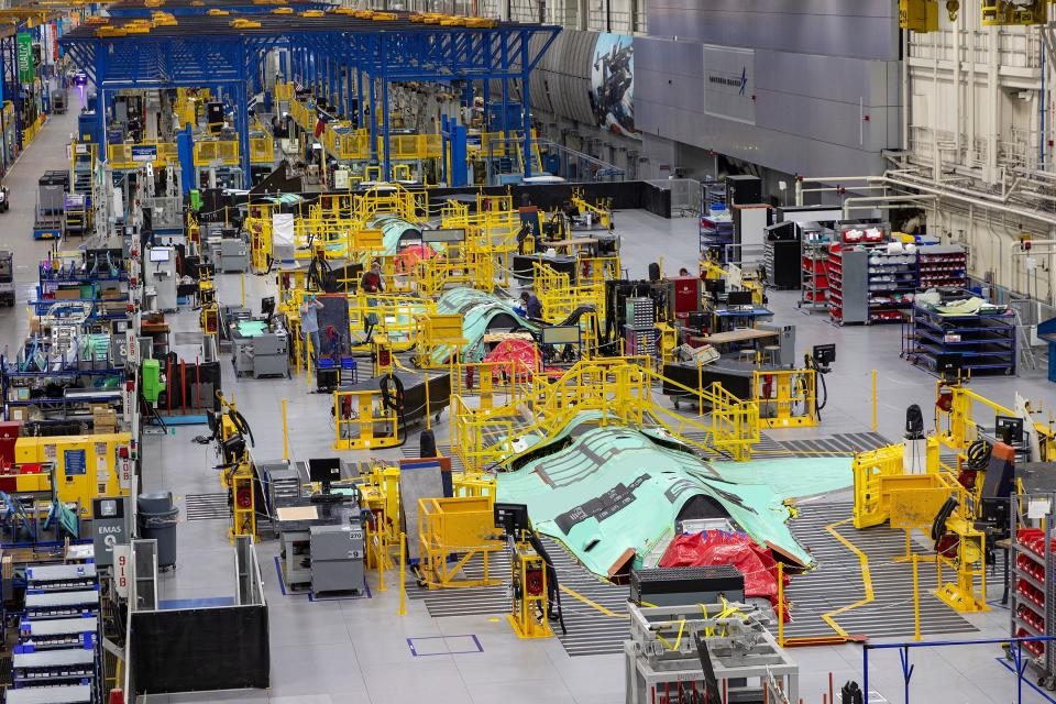Bên trong nhà máy sản xuất tiêm kích tàng hình F-35 của Mỹ