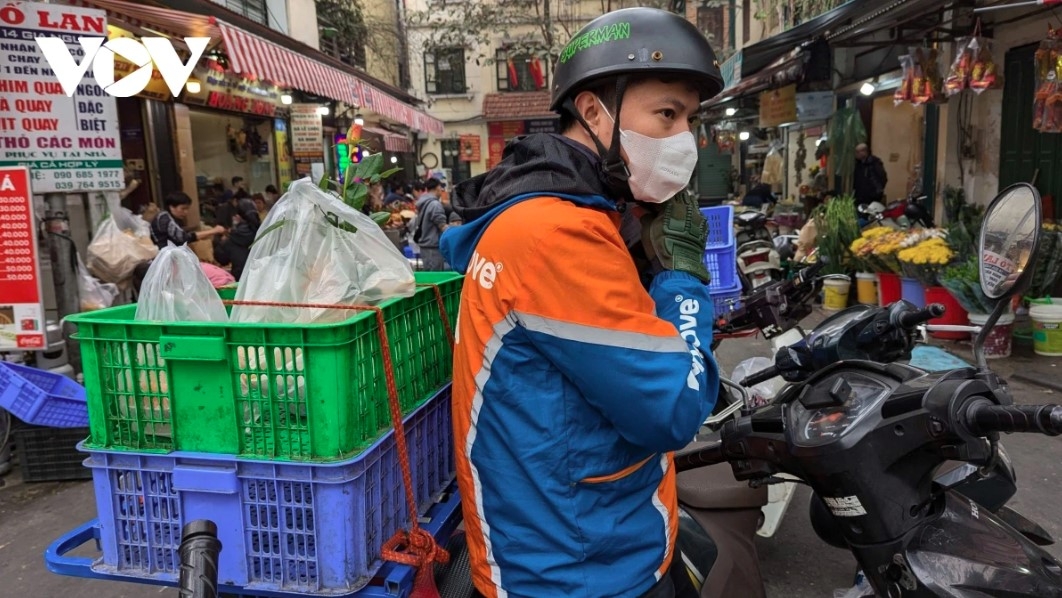 hanoi s market bustling for first full moon festival picture 10