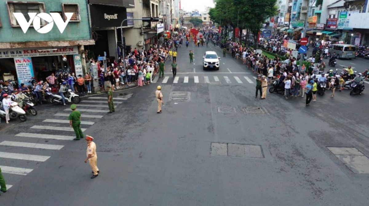 vietnamese chinese community marks first full moon festival picture 10