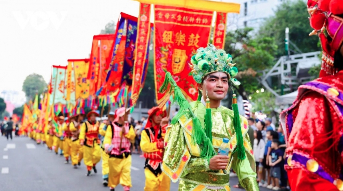 vietnamese chinese community marks first full moon festival picture 6