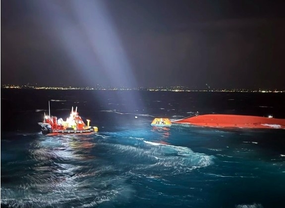 three vietnamese rescued after fishing boat capsizes off korean island picture 1