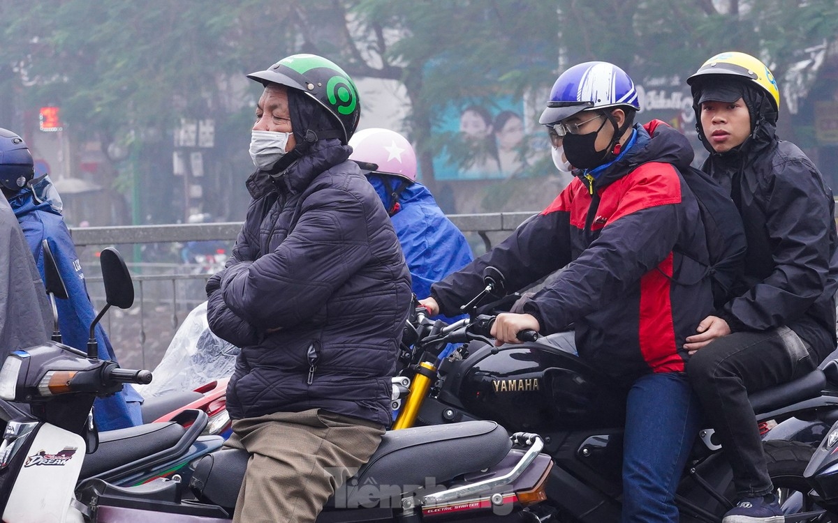 hanoi enveloped in thick fog and drizzle picture 2