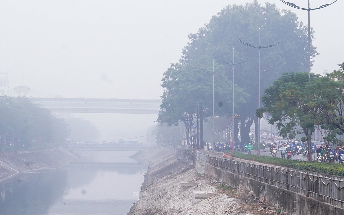 hanoi enveloped in thick fog and drizzle picture 3