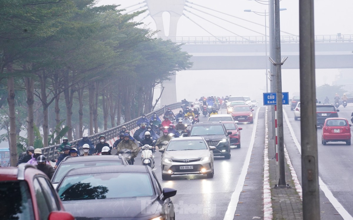 hanoi enveloped in thick fog and drizzle picture 5