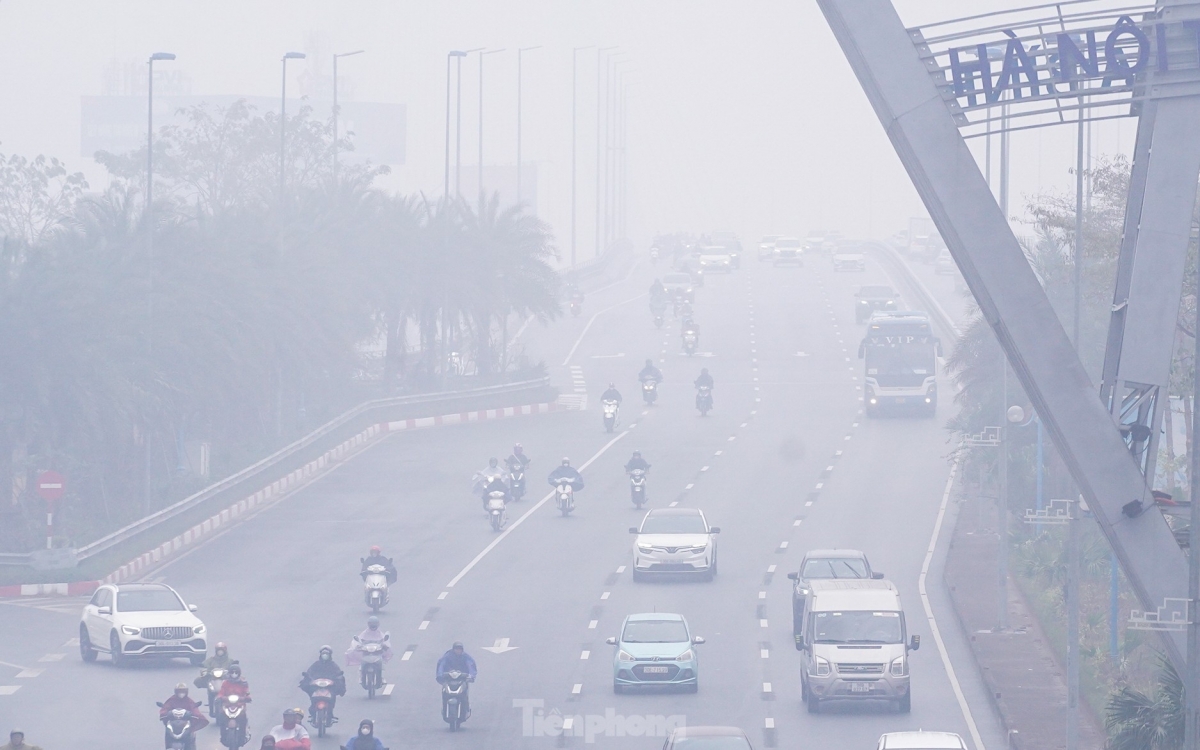 hanoi enveloped in thick fog and drizzle picture 8