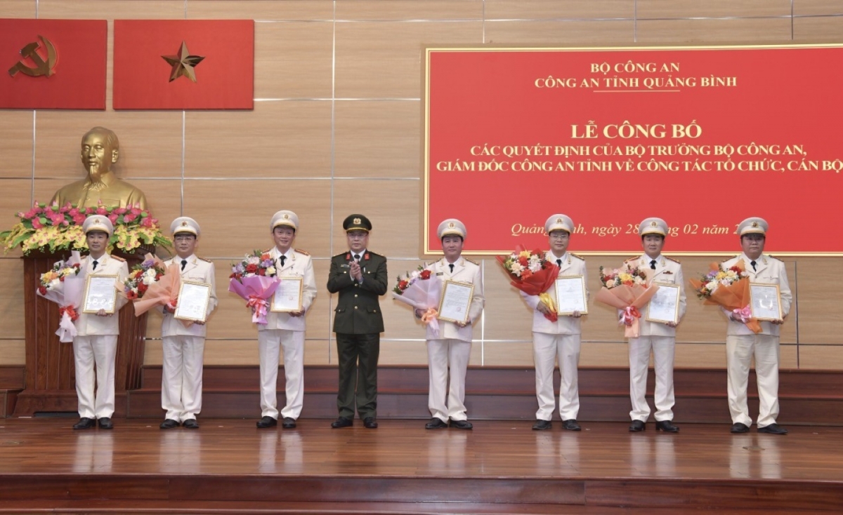 Công an tỉnh Quảng Bình công bố quyết định giải thể công an cấp huyện
