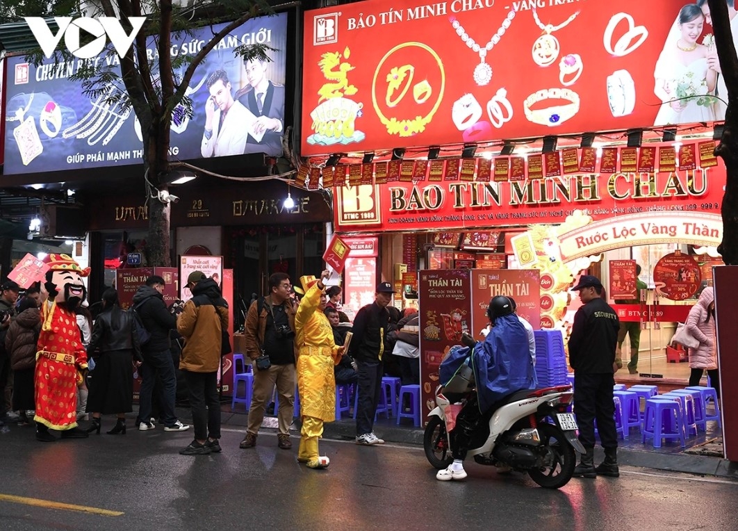 god of wealth day sparks impulse buying amongst local residents picture 1