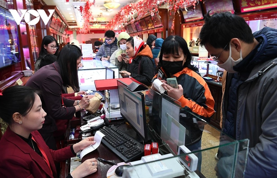 god of wealth day sparks impulse buying amongst local residents picture 7