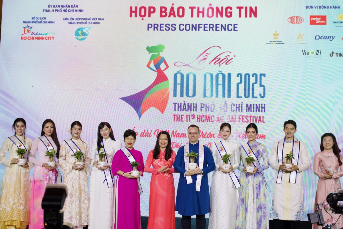 Lễ hội Áo dài TP.HCM 2025: 53.000 người đồng diễn, vinh danh bản sắc Việt