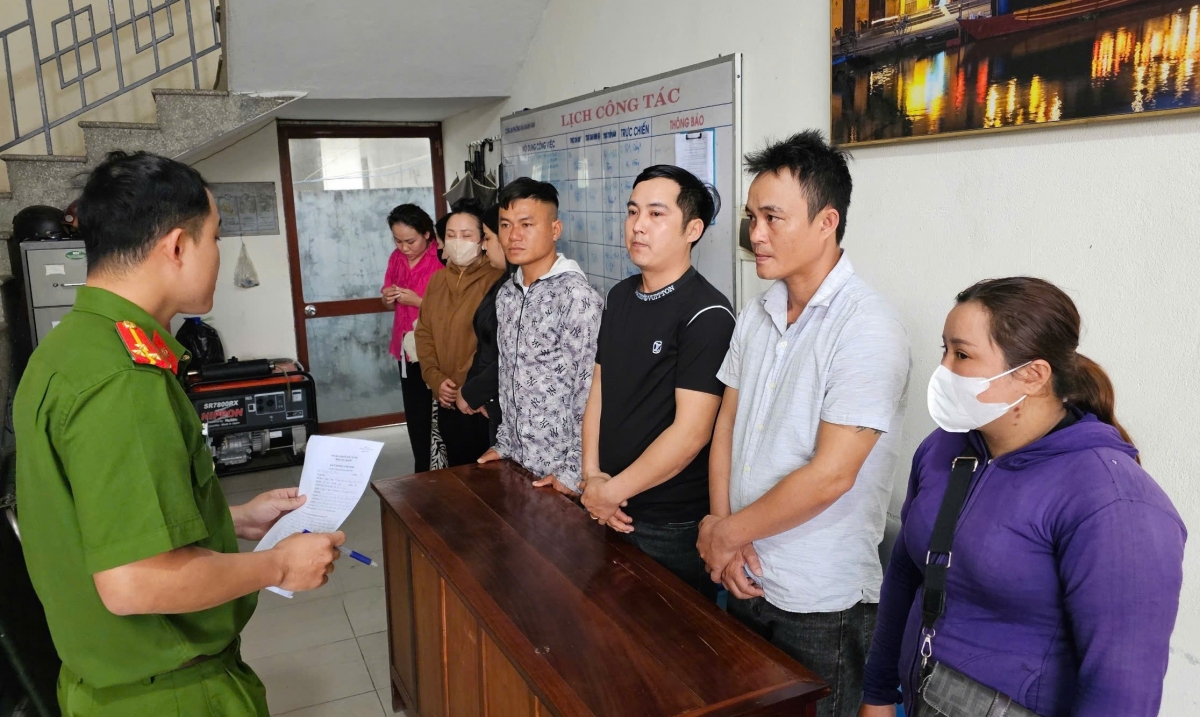 Bị đánh nhập viện vì chọc phải bạn gái của người có tiền án