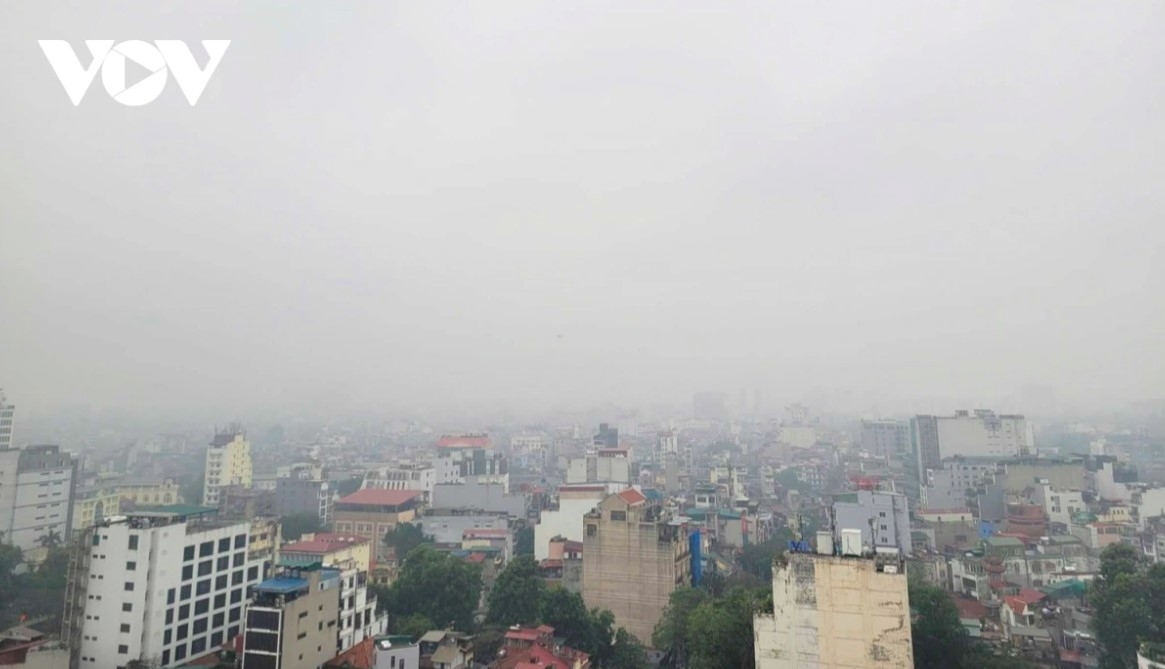 hanoi engulfed in spell of drizzle and fog picture 1