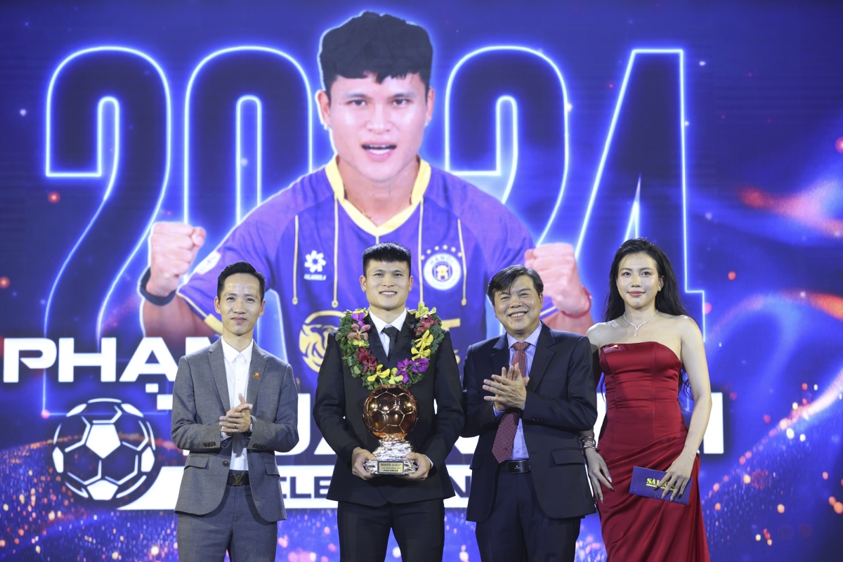 nguyễn tiến linh giành quả bóng vàng việt nam 2024 hình ảnh 42 nguyen tien linh gianh qua bong vang viet nam 2024 hinh anh 42