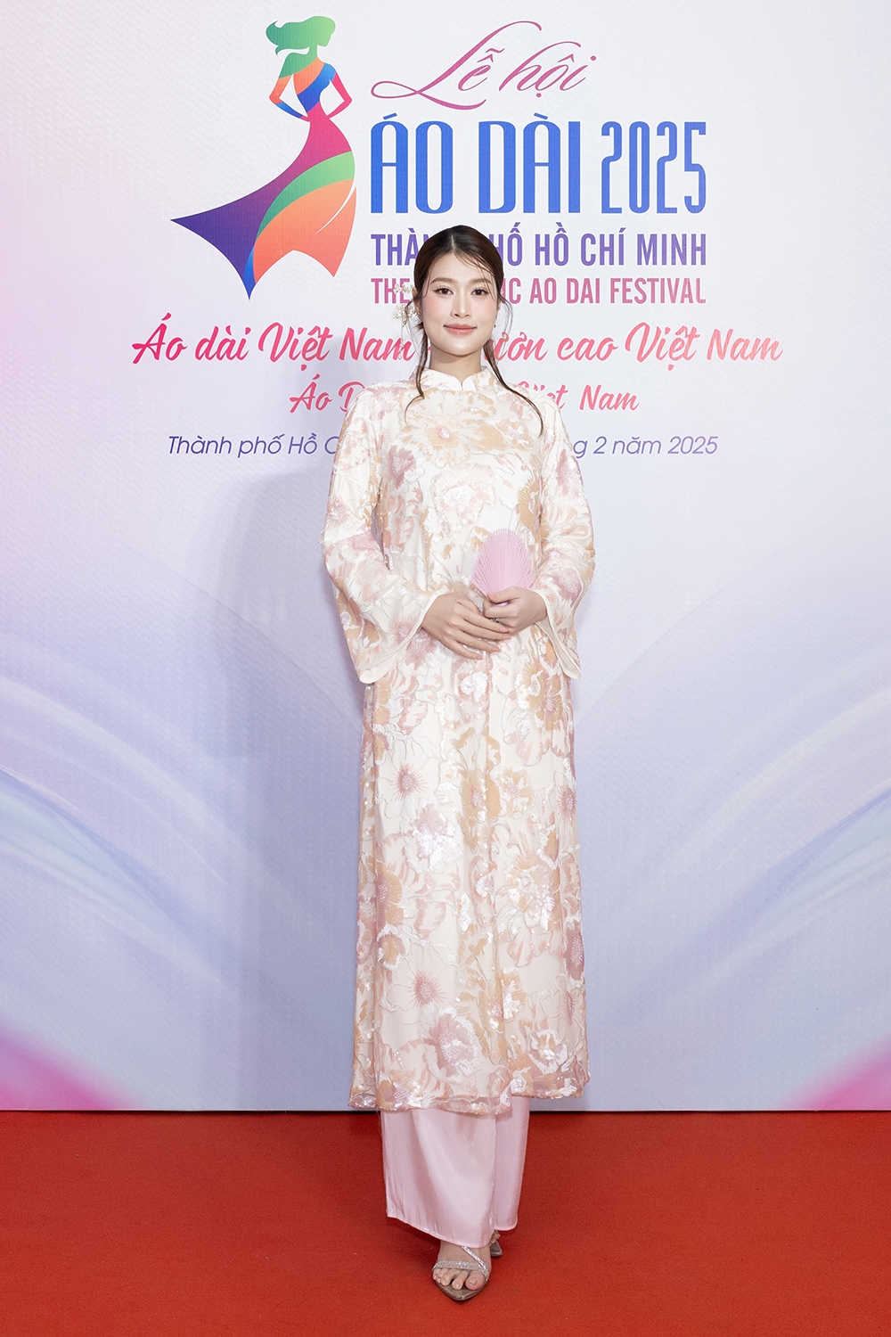 dan hoa hau, nam vuong lam Dai su le hoi Ao dai thanh pho ho chi minh 2025 hinh anh 9