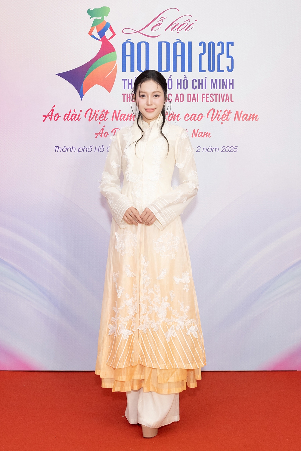 dan hoa hau, nam vuong lam Dai su le hoi Ao dai thanh pho ho chi minh 2025 hinh anh 5