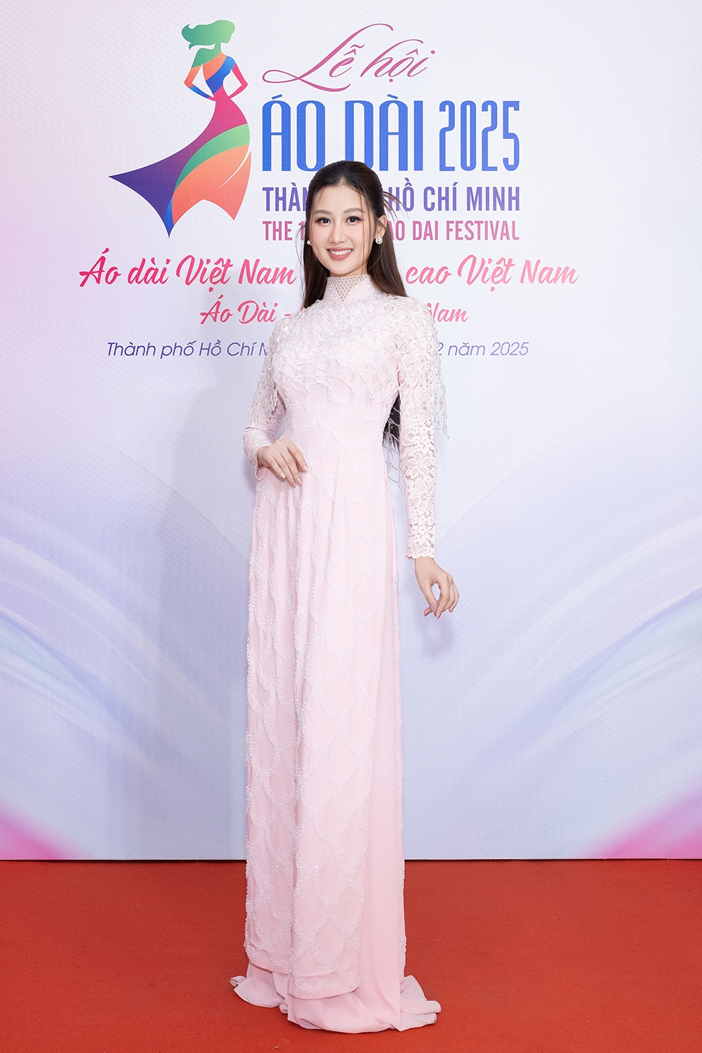 dan hoa hau, nam vuong lam Dai su le hoi Ao dai thanh pho ho chi minh 2025 hinh anh 7