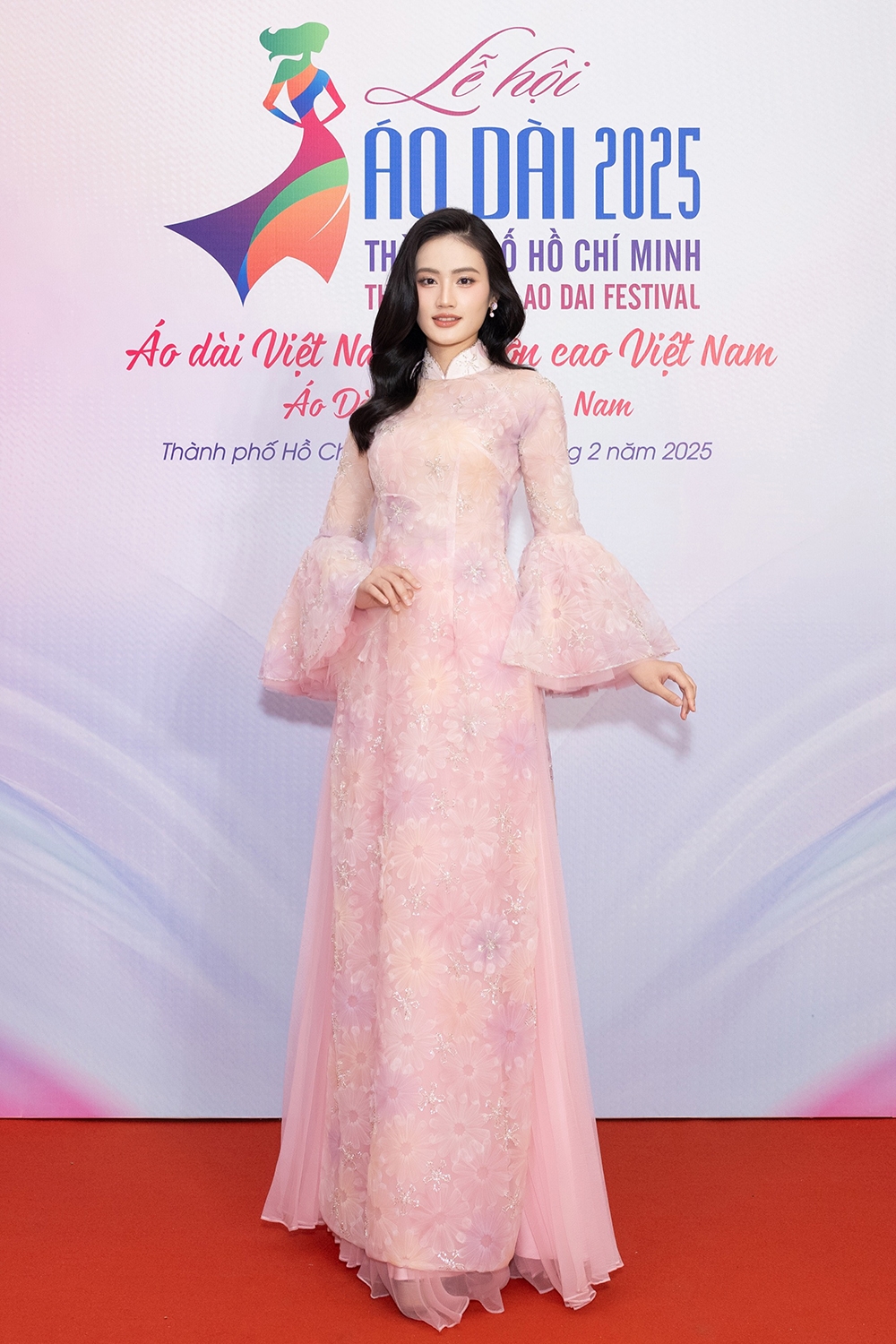 dan hoa hau, nam vuong lam Dai su le hoi Ao dai thanh pho ho chi minh 2025 hinh anh 8