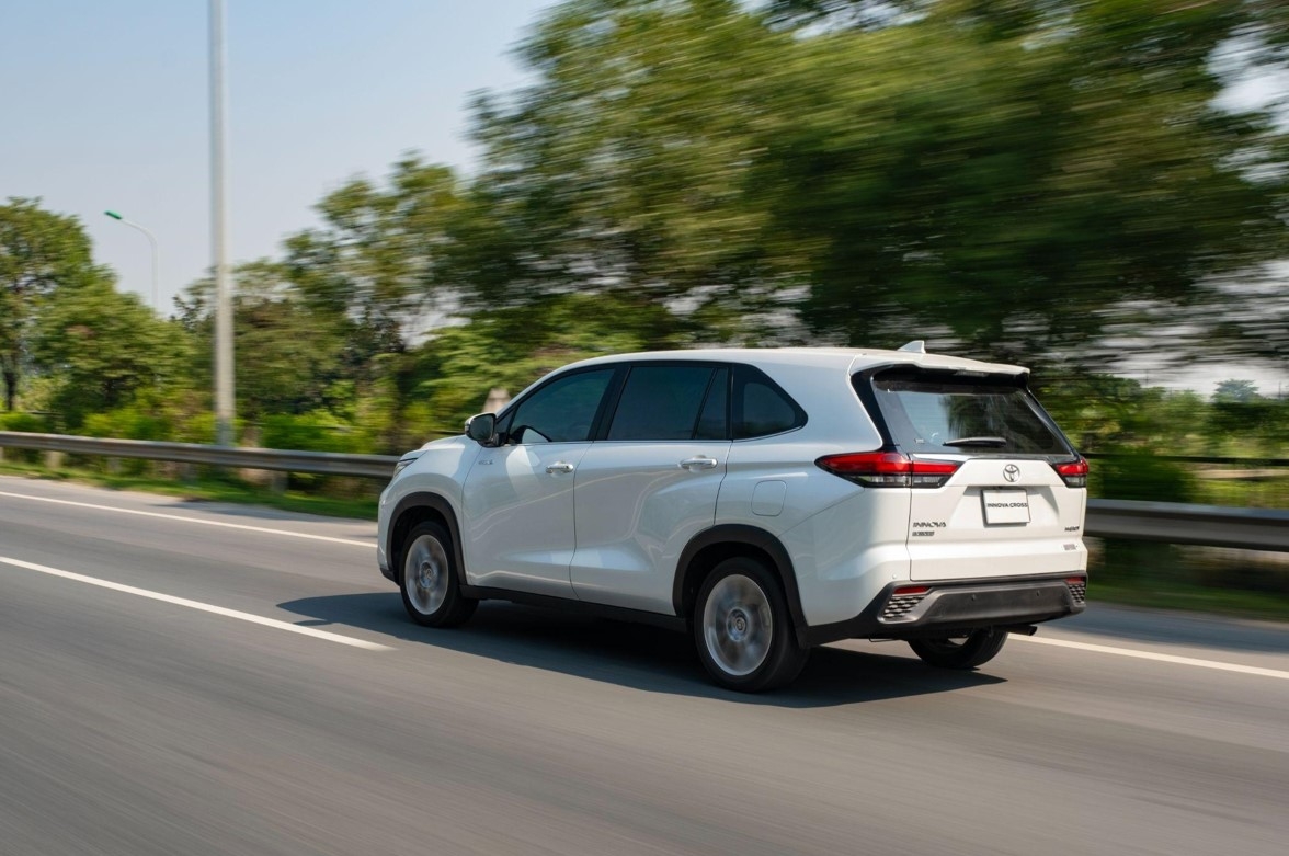 innova cross hybrid Điểm nhấn trong hành trình xanh hóa việt nam của toyota hình ảnh 4 innova cross hybrid Diem nhan trong hanh trinh xanh hoa viet nam cua toyota hinh anh 4