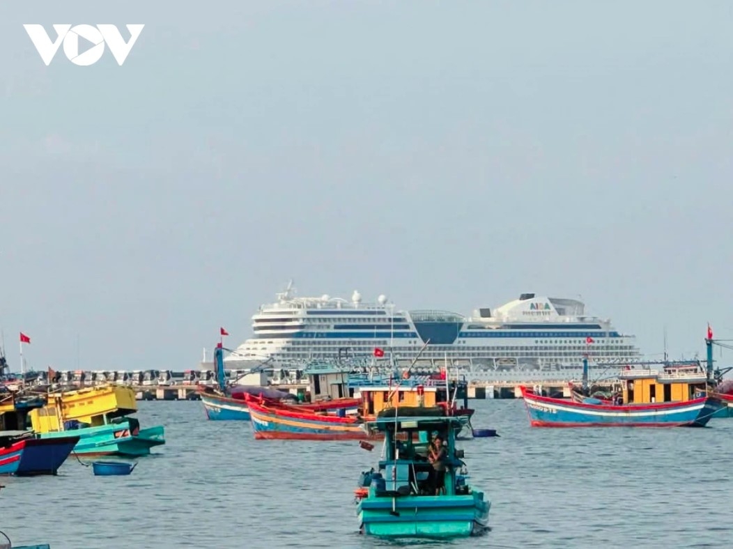 phu quoc welcomes over 2,100 international cruise passengers picture 1