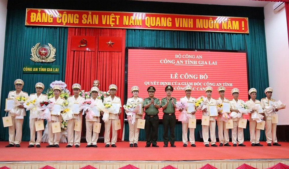 23 cán bộ cấp phòng Công an tỉnh Gia Lai nghỉ hưu trước tuổi