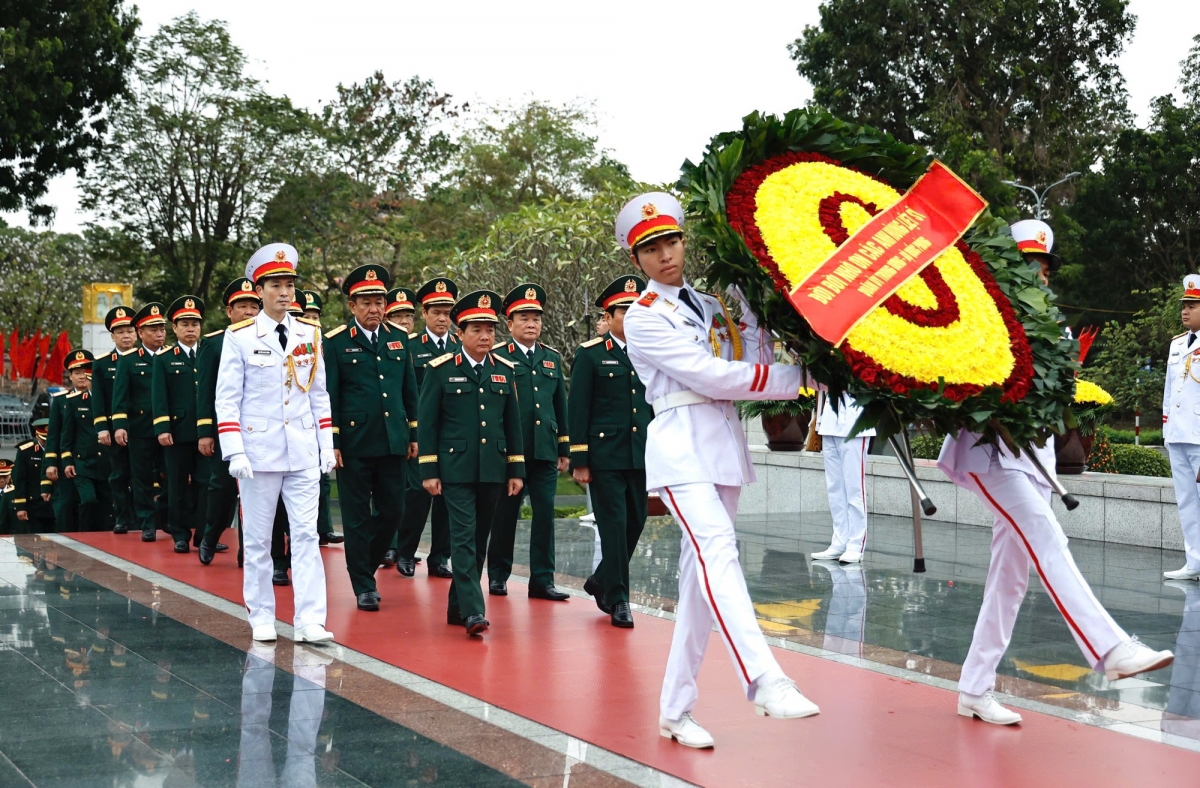 lanh dao Dang, nha nuoc vao lang vieng chu tich ho chi minh hinh anh 6