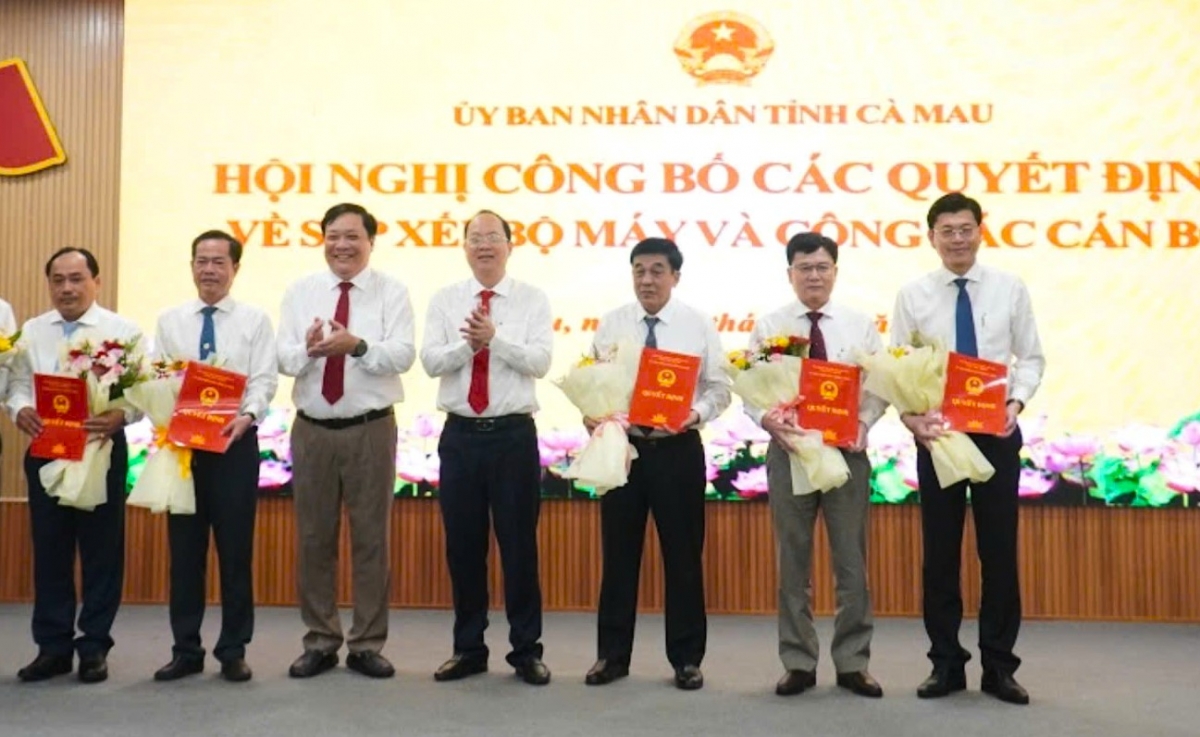Cà Mau công bố quyết định thành lập các sở và bổ nhiệm cán bộ