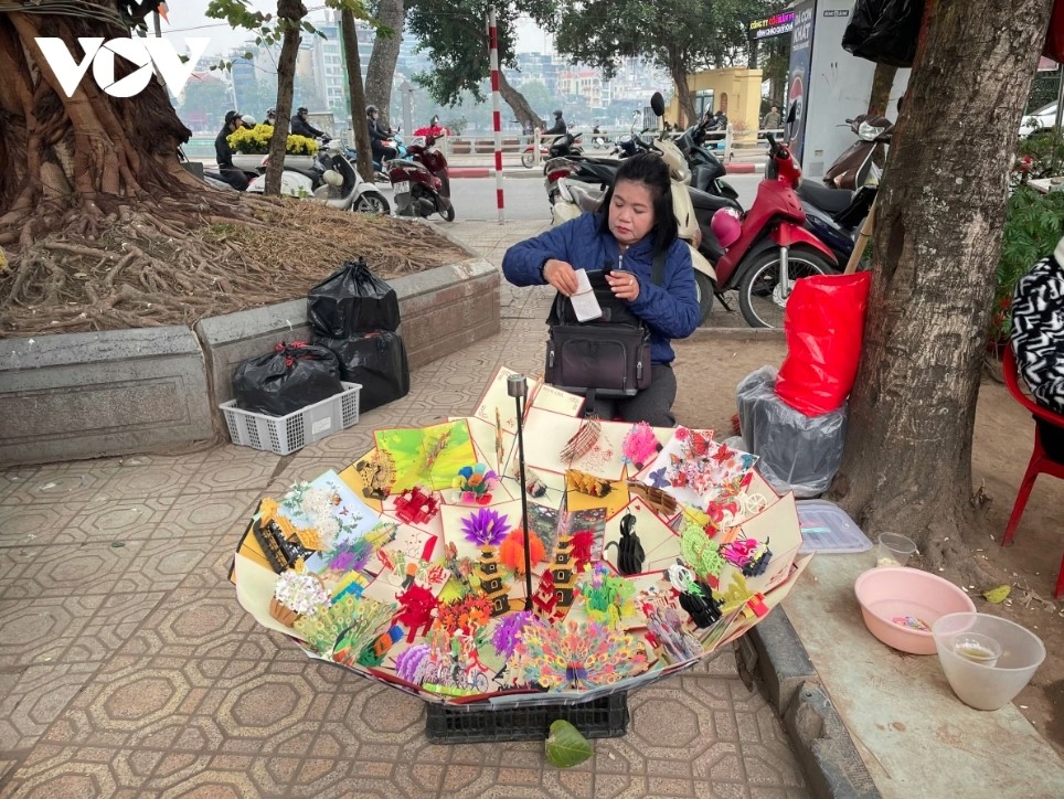 hanoi s pagodas packed ahead of first full moon festival picture 8