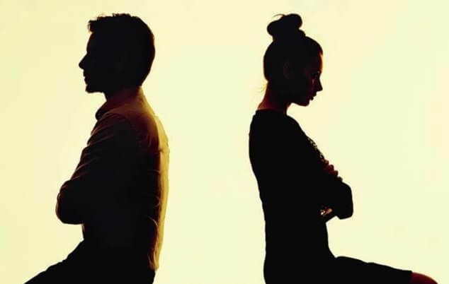 Ly thân đã ra ở riêng, cứ sống như vậy hay ly hôn?