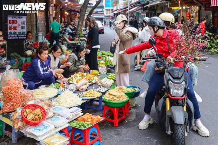 gia hang hoa sau tet ha nhiet , cau van cao ngat nguong hinh anh 1