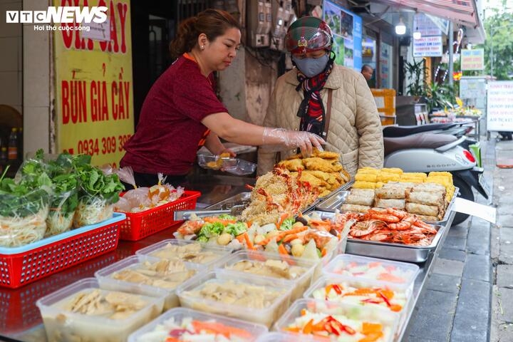 gia hang hoa sau tet ha nhiet , cau van cao ngat nguong hinh anh 16