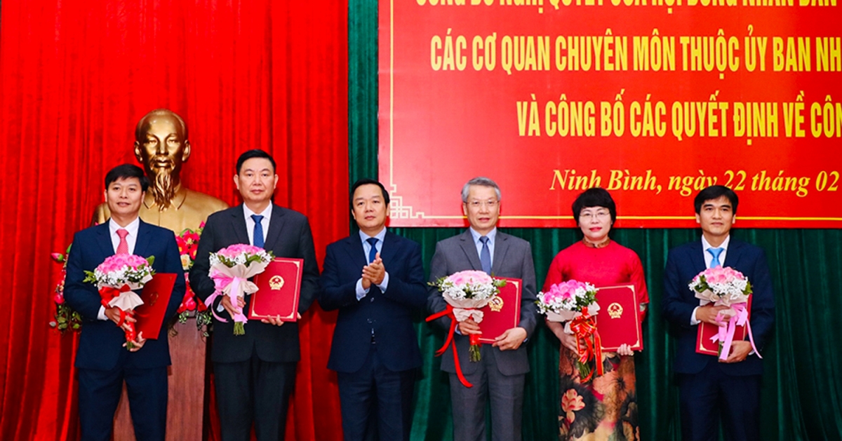 ninh binh quyet dinh hop nhat, dieu dong, bo nhiem hang loat lanh dao va cac so hinh anh 1