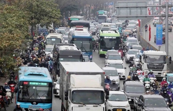 Experts call for safety measures as motorbikes remain dominant transport choice