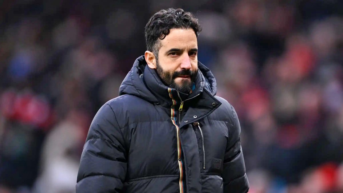 tàu gặp sự cố, mu phải tới sân tottenham bằng xe buýt hình ảnh 1 tau gap su co, mu phai toi san tottenham bang xe buyt hinh anh 1