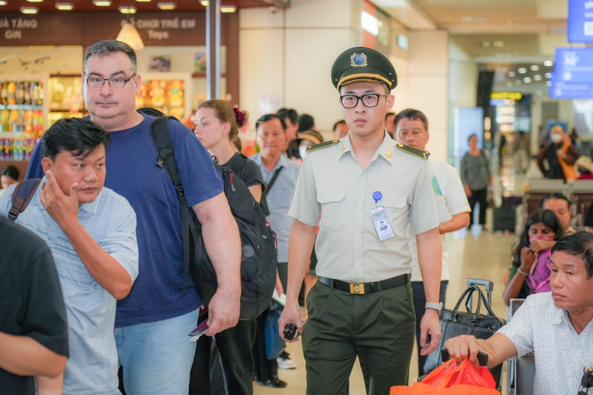 ngay mai, ban giao nhiem vu bao dam an ninh hang khong sang bo cong an hinh anh 1