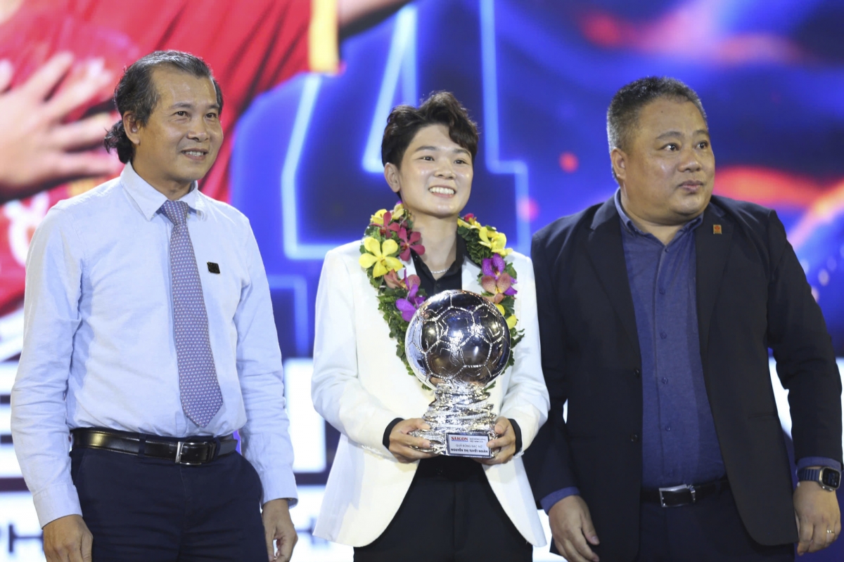 nguyễn tiến linh giành quả bóng vàng việt nam 2024 hình ảnh 36 nguyen tien linh gianh qua bong vang viet nam 2024 hinh anh 36