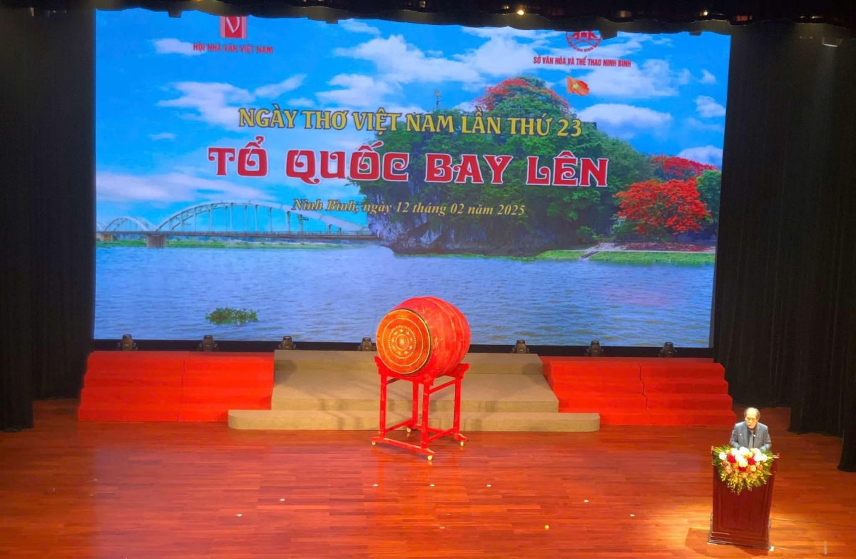 Đêm thơ nguyên tiêu tại ninh bình Ấn tượng với bài thơ của cựu chiến binh mỹ hình ảnh 1 Dem tho nguyen tieu tai ninh binh An tuong voi bai tho cua cuu chien binh my hinh anh 1
