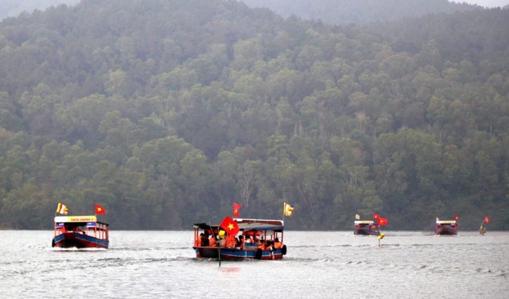 Huong Tich Pagoda festival in Ha Tinh province opens