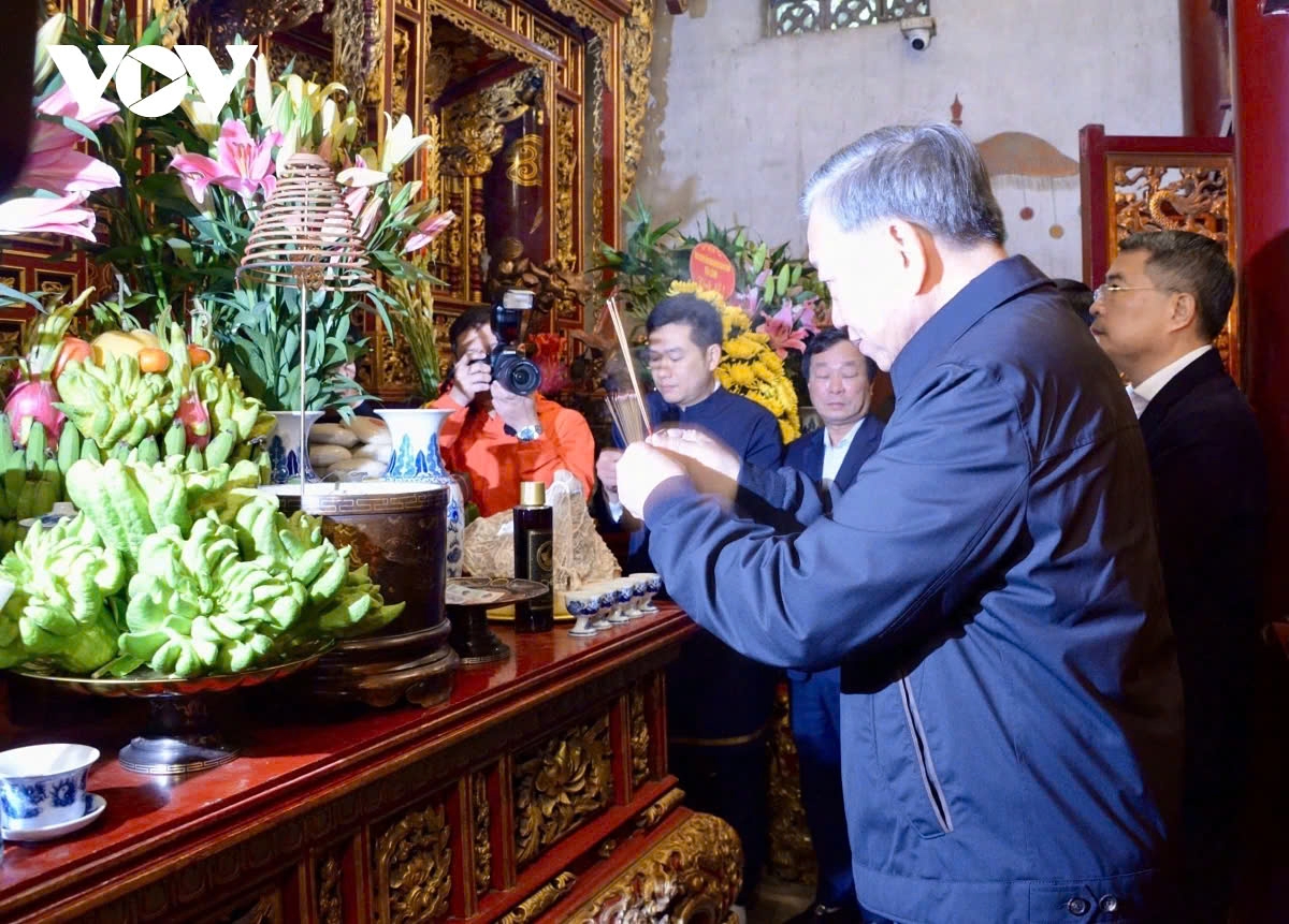 party leader to lam commemorates national ancestors hung kings in phu tho picture 1 party leader to lam commemorates national ancestors hung kings in phu tho picture 1