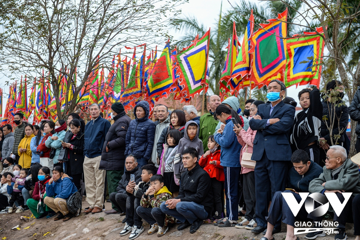 cu ong 75 tuoi khoac hoang bao cay ruong trong le tich dien hinh anh 13